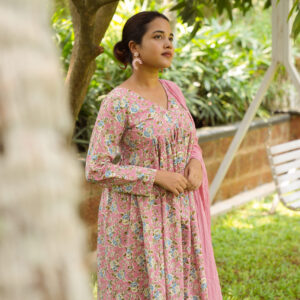Gulaabi Aliacut kurta set