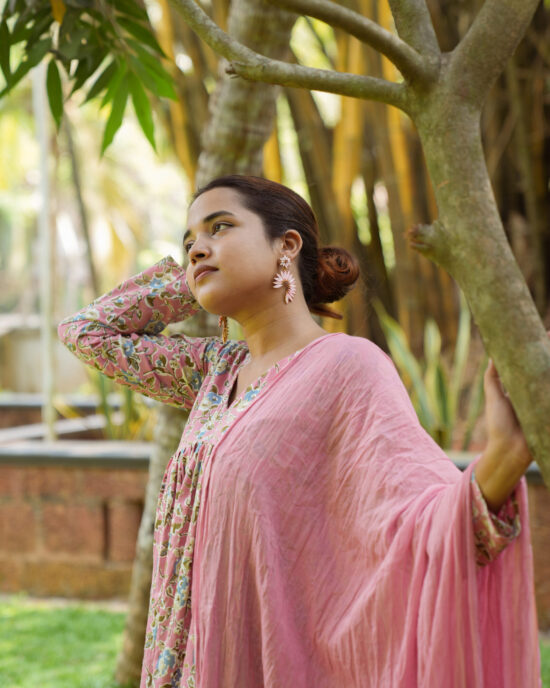 Gulaabi Aliacut kurta set