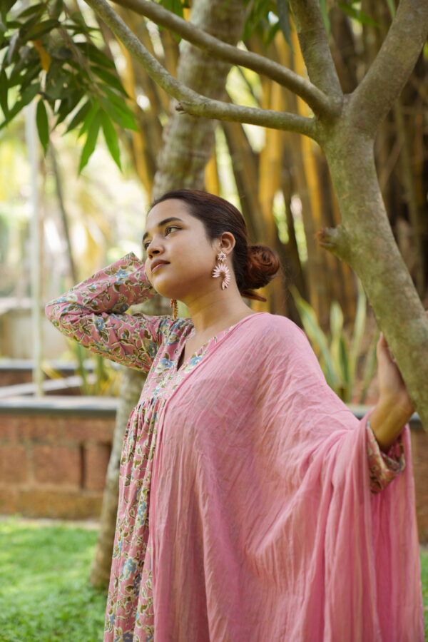 Gulaabi Aliacut kurta set
