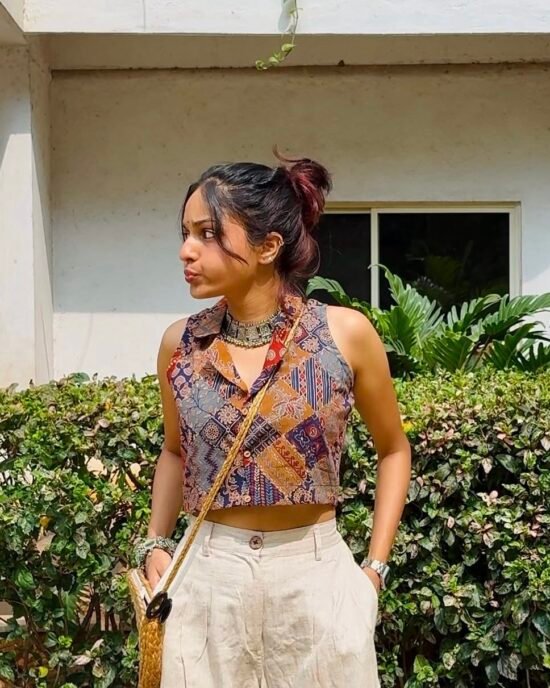 screenshot-4 Kohra crop shirt